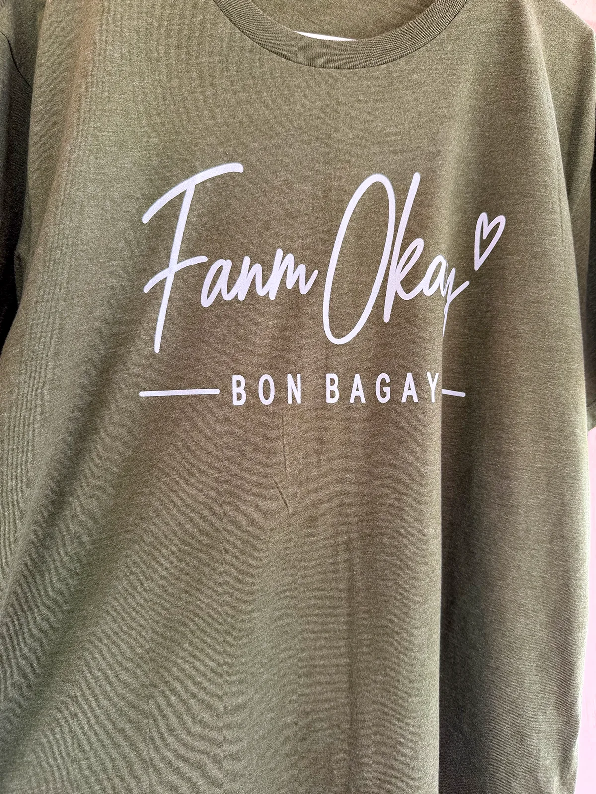 Détail du motif Fanm Okay sur un T-shirt vert